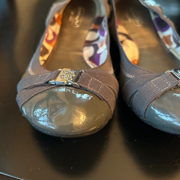Coach Gray Patent Leather Ballet Flats Size 8 - Picture 2 of 8